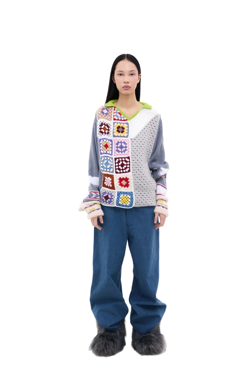 Дизайнерский арт-свитер с бабушкиным квадратом. Вязаный свитер ручной работы, комбинированная вязка, техника granny square. Мужской и женский свитер, унисекс. Свитер не теряет форму, мягкий, фактурный, подходит для повседневных и арт-образов. Авторский вязаный свитер с цветными элементами и рельефной поверхностью.