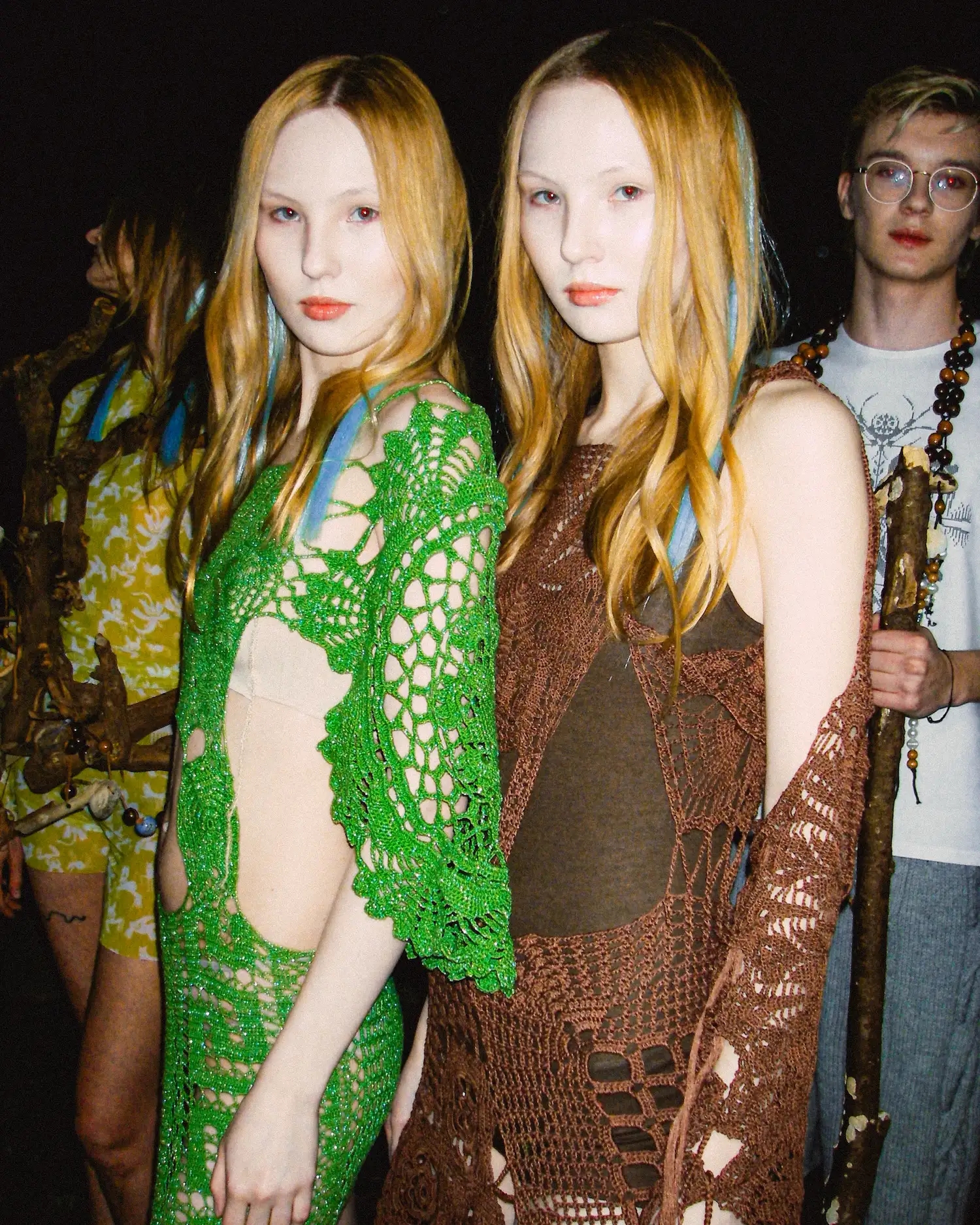 Одна из самых сложных вещей, созданных в мастерской Vereja. Это не просто платье, а наряд-персонаж. Его можно носить с бельём, джинсами, юбкой — или вообще как есть, если не боитесь сказок.